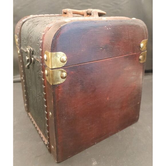 Vintage Wooden Pirate Treasure Chest Jewelry Box or CD Case‎ - Picture 3 of 8